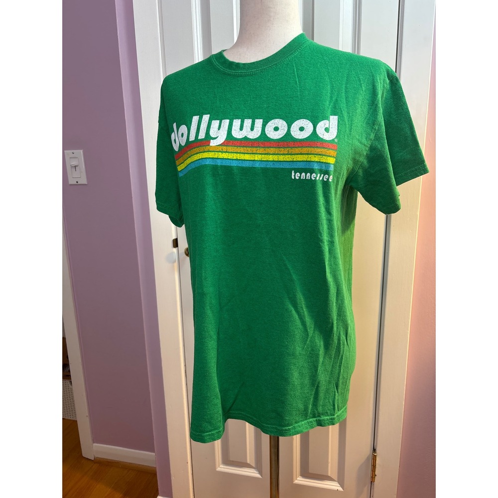Dollywood Tennessee Green Rainbow Logo Graphic T-Shirt Gildan Heavy Cotton M